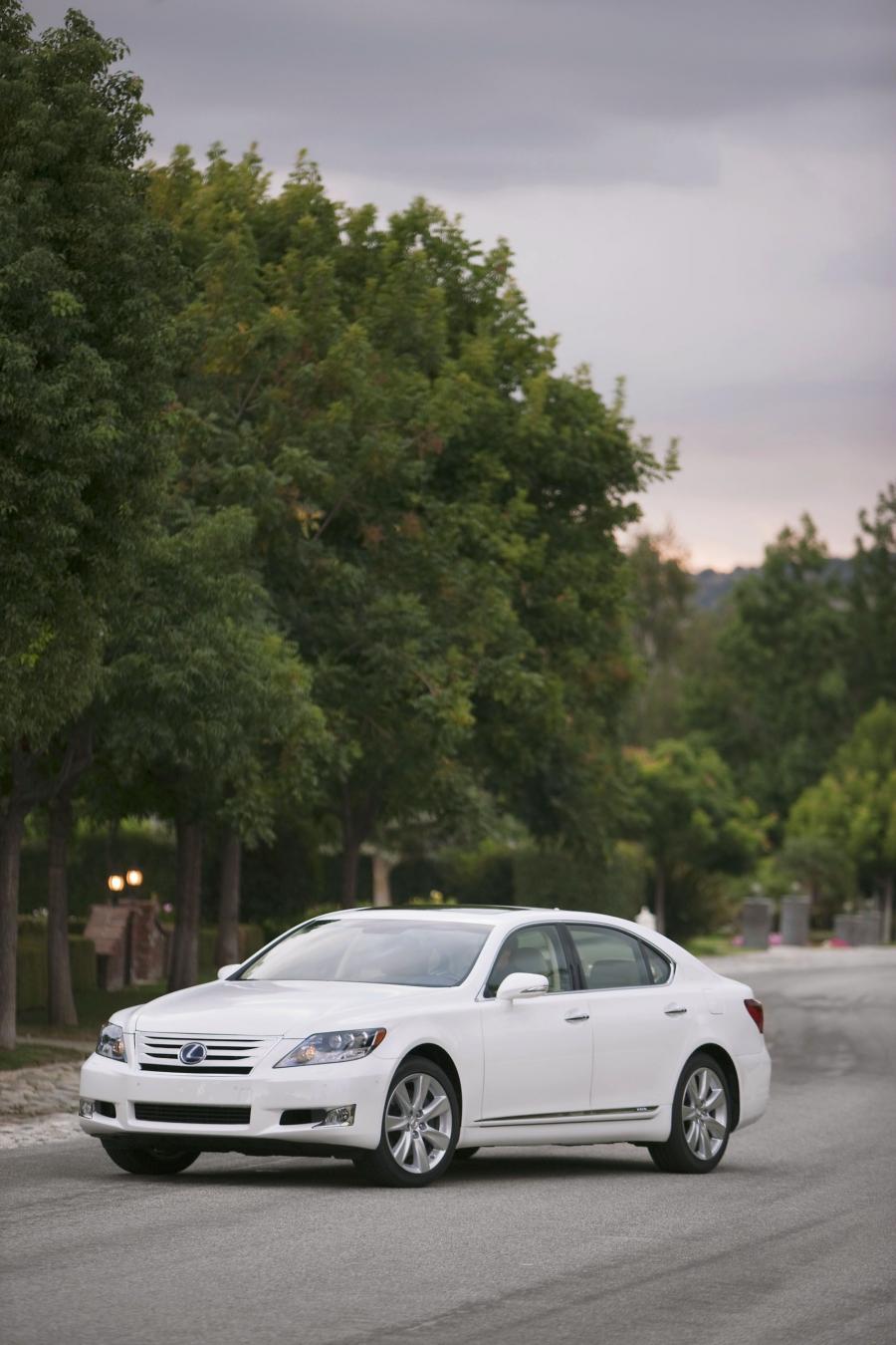  Lexus LS600h L 2010 года  (фото 21 из 22)